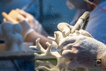 Ripulitura a mano dello stampato