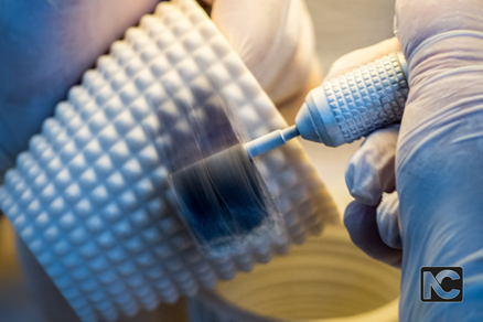 Ripulitura a mano dello stampato