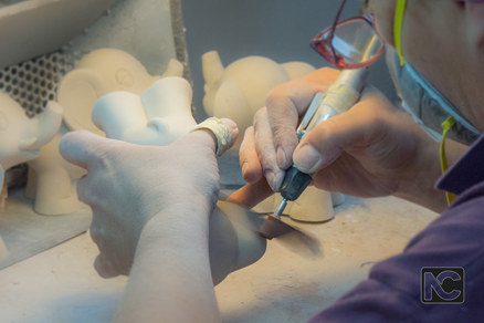 Ripulitura a mano dello stampato